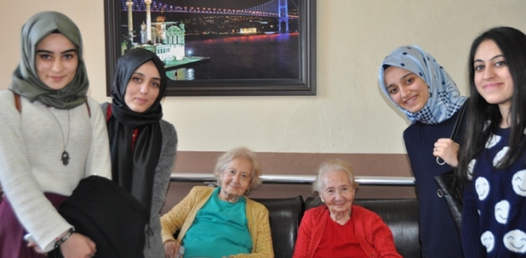 Gençler Büyüklerini Unutmuyor 