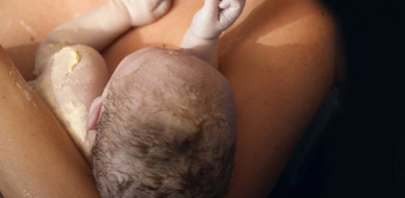 Göbek Bağını Keserken Öldürdüİl Müdürlüğü Ateşe Verildi 