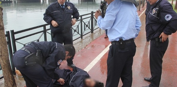 Hayatını Komiser kurtardı