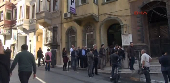 HDP İstanbul İl binası boşaltıldı arama yapıldı