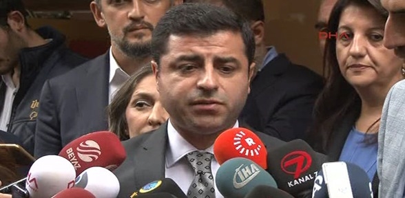 Hiçbir gazeteci ve medya grubu geri adım atmamalı