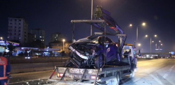 Hurdaya Dönen Otomobilin Sürücüsü Kazayı Sıyrıklarla Atlattı