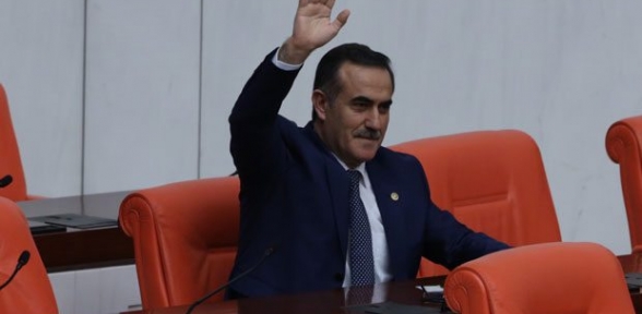 İhsan Özkes AK Partililer ile aynı oyu kullandı