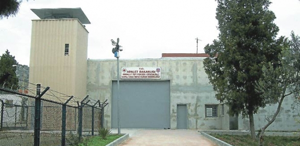 İmralı da görevli 1 yüzbaşı ve 2 astsubaya gözaltı