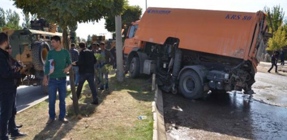 İş makinesi ile zırhlı araç çarpıştı. 1 ölü 2 si asker 3 yaralı