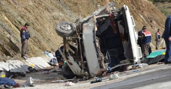 Ispartanın Yalvaç ilçesinde meydana gelen trafik kazasında hayatını kaybeden 16 kişinin isimleri belli oldu