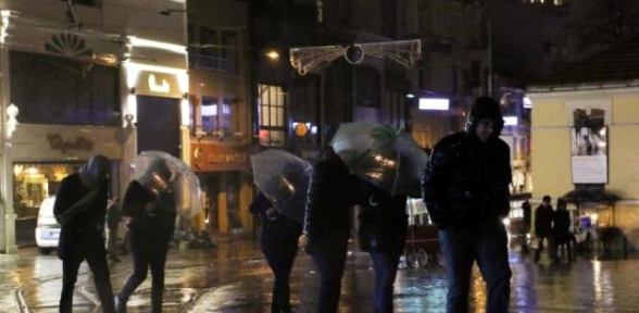 İstanbul da Gece Saatlerinde Sağanak Yağmur Etkili Oldu