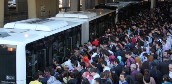 İstanbul da metrobüs sapığı alarmı