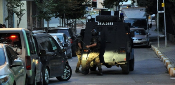İstanbulda 5 bin polis ve helikopterle operasyon