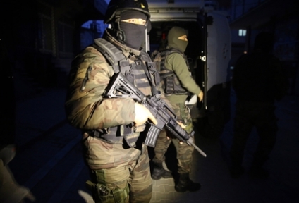 İstanbulda 10 adrese terör baskını