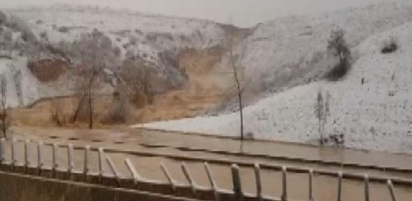 İstanbulda havaalanı yolunu su bastı