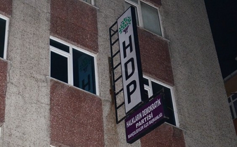 İstanbulda HDPnin 3 ilçe binasında arama