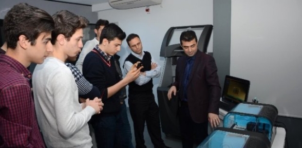 İstanbuldan Gelen Öğrenciler 3d Merkezini Ziyaret Etti