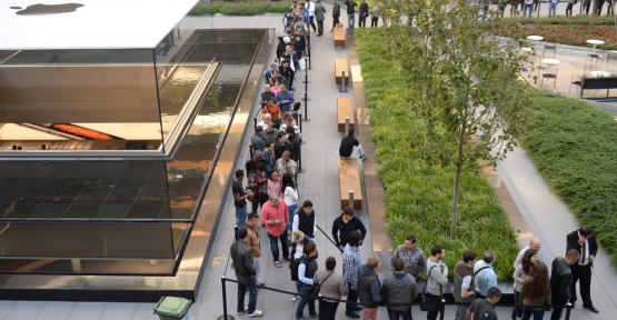 İstanbullu saatlerdir iPhone6 yı bekliyor