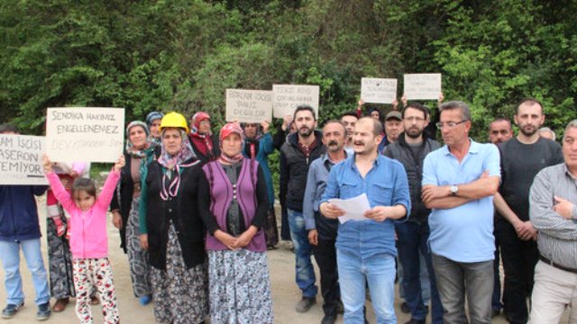 İşten Atılan 8 İşçi ve Aileleri, Fabrika Önünde Eylem ...