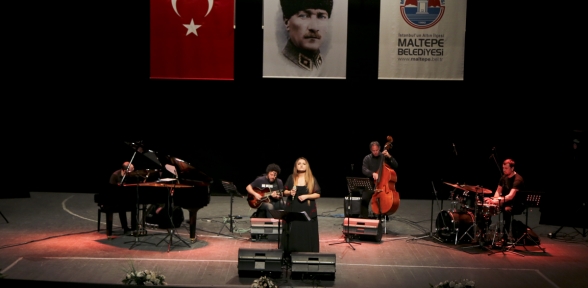 Jülide Özçelik TSKM de caz rüzgarı estirdi