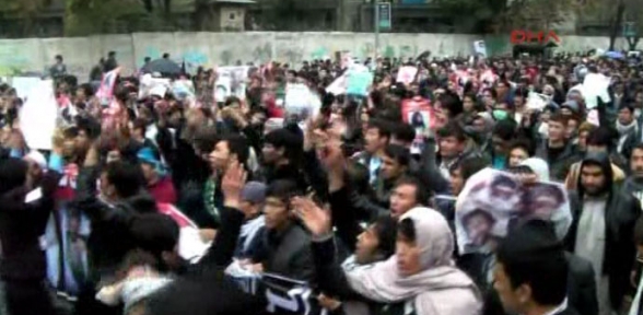 Kabil de binlerce kişi IŞİD ve Taliban ı protesto ediyor