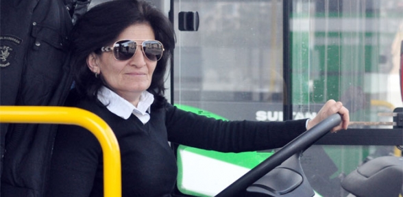 KADIN OTOBÜS ŞÖFÖRÜ