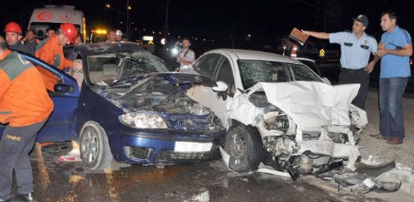 Kafa kafaya çarpıştılar 2 ölü