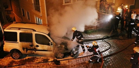 Kağıthane de 5 araç kundaklandı