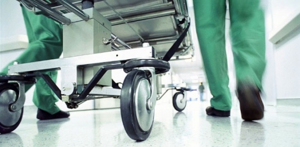 Kamyonet yaşlı kadına çarptı 1 ölü