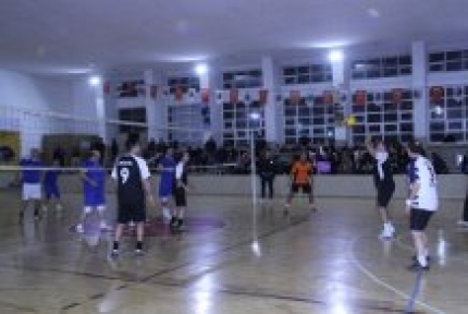 KARTAL BELEDİYESİ VOLEYBOL TURNUVASINDA ÖDÜLLER SAHİPLERİNİ BULDU