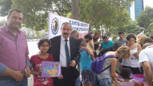 Kartal Belediyesinden Kum Boyama Atölesyesine Vatandaşlardan İlgi