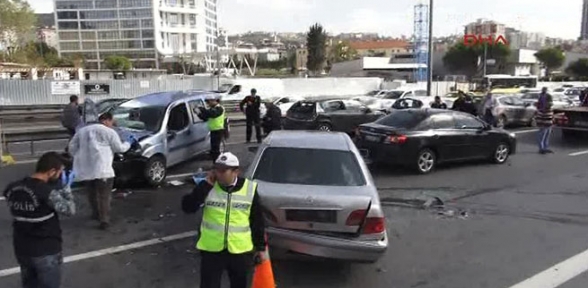 Kartal da 7 araç birbirine girdi. 1 ölü