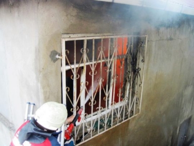 Kartal da gecekondu yangını korkuttu