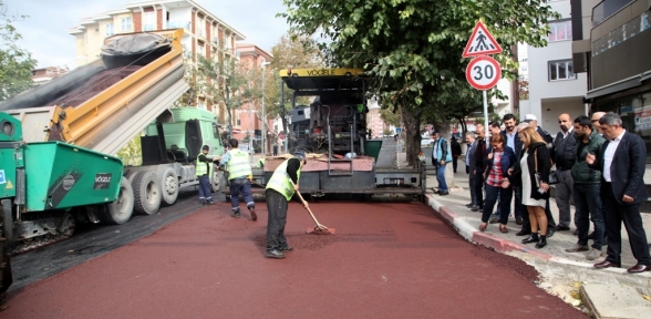 KARTAL KIZILAY CADDESİNE KIRMIZI ASFALT 