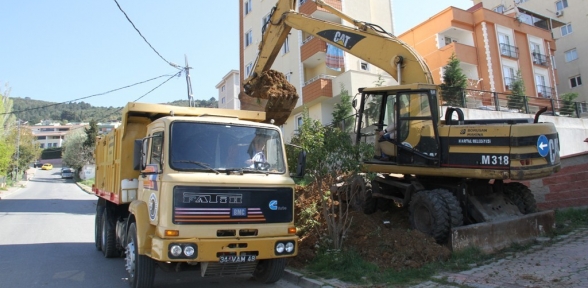 KARTALDA DÖNÜŞÜMLE BİRLİKTE YOLLAR GENİŞLETİLİYOR 