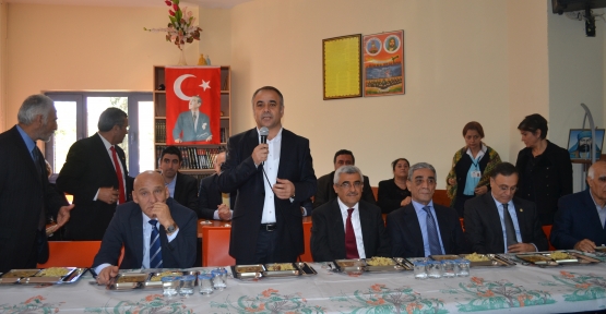 KARTALLILAR CEMEVİNDE AŞURE LOKMASINDA BULUŞTU