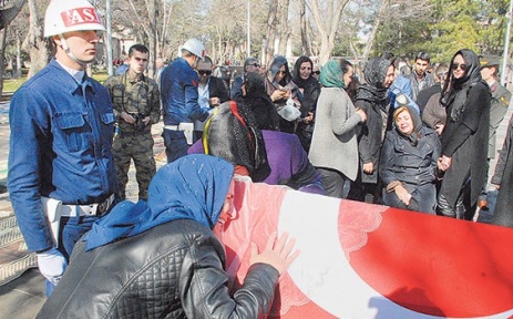 Kayserinin ilk kadın şehidi duvakla uğurlandı
