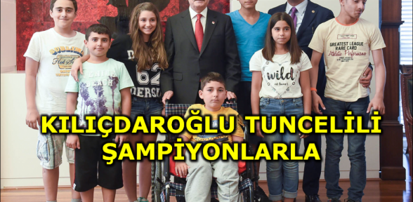 Kılıçdaroğlu öğrencilerin başarı öykülerini dinledi ve tavsiyelerde bulundu