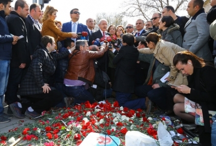 Kılıçdaroğlu patlama yerine karanfil bıraktı