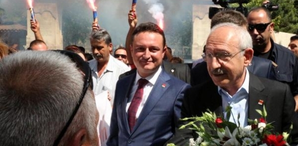 KILIÇDAROĞLUNA MEŞALELİ KARŞILAMA