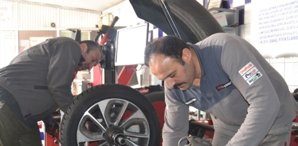 Kış lastiği taktırmak için kuyruğa girdiler