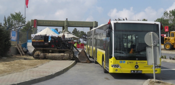 Kışlaların önündeki araçlar çekildi