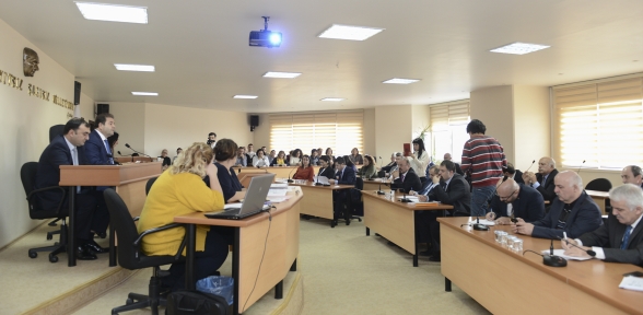 Koç ve Genç Belediye Meclisi nde anıldı