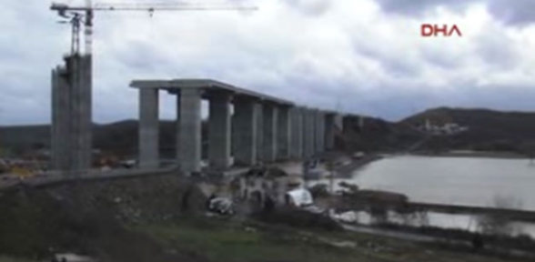Köprü şantiyesi sular altında