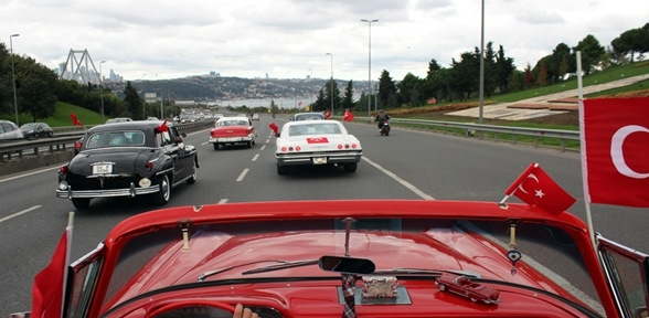 Köprüde Her yerde Cumhuriyet her yerde barış konvoyu