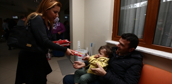 KREŞ MÜDÜRLÜĞÜ NDEN HASTA MİNİKLERE ANLAMLI ZİYARET