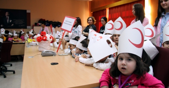 KREŞ ÖĞRENCİLERİ