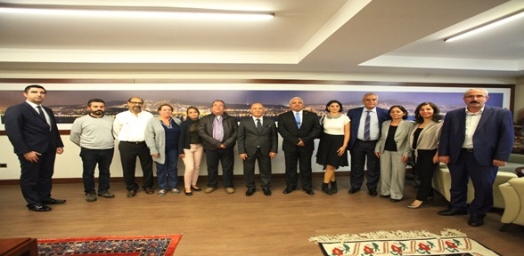 Küba Büyükelçisi nden Başkan Altınok Öz e anlamlı ziyaret