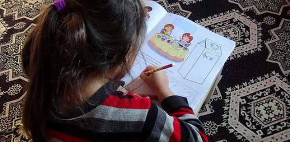 Küçük Kızının Uyku da Sayıkladıklarını Annesi Duydu Şok Oldu