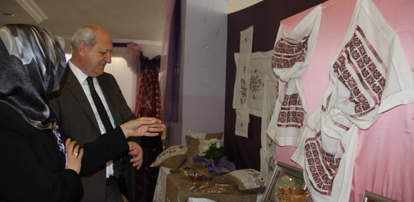 KUMAŞIN UYANIŞI ADLI SERGİDE EL İŞİ ÜRÜNLER BEĞENİYE SUNULDU