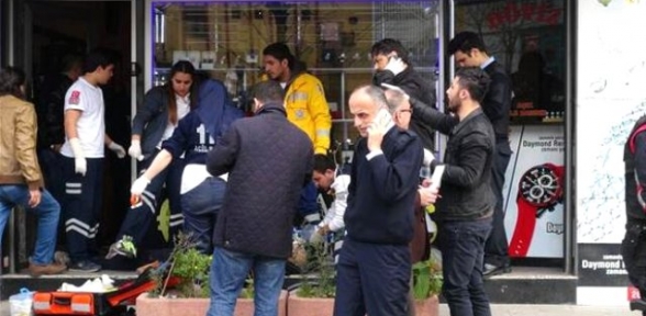 Kuyumcudaki Kavga Kanlı Bitti 1 Ölü 1 Yaralı 