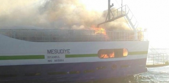 Lapseki Gelibolu feribotunda yangın