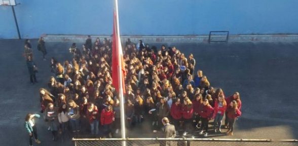 Lisede yönetimin dayattığı pantolonu giymeyen öğrencilere tehdit