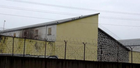 Mahkumlar yatakları yaktı 24 kişi hastanelik oldu